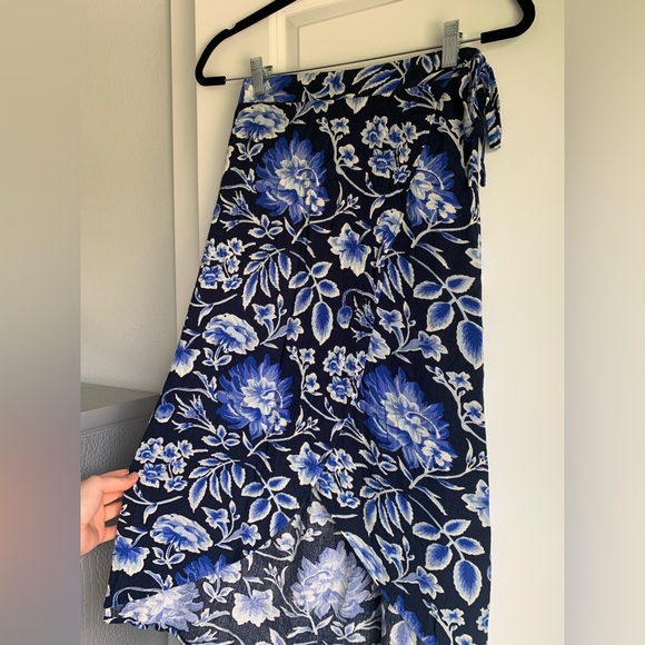 Women’s skirt - Picture 2 of 5